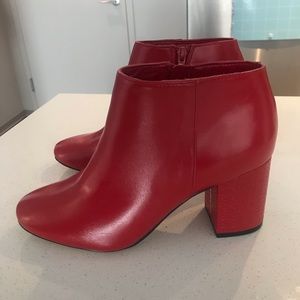 HOLIDAY ❤️ Katy Perry booties. Size 8. 3 inch heel